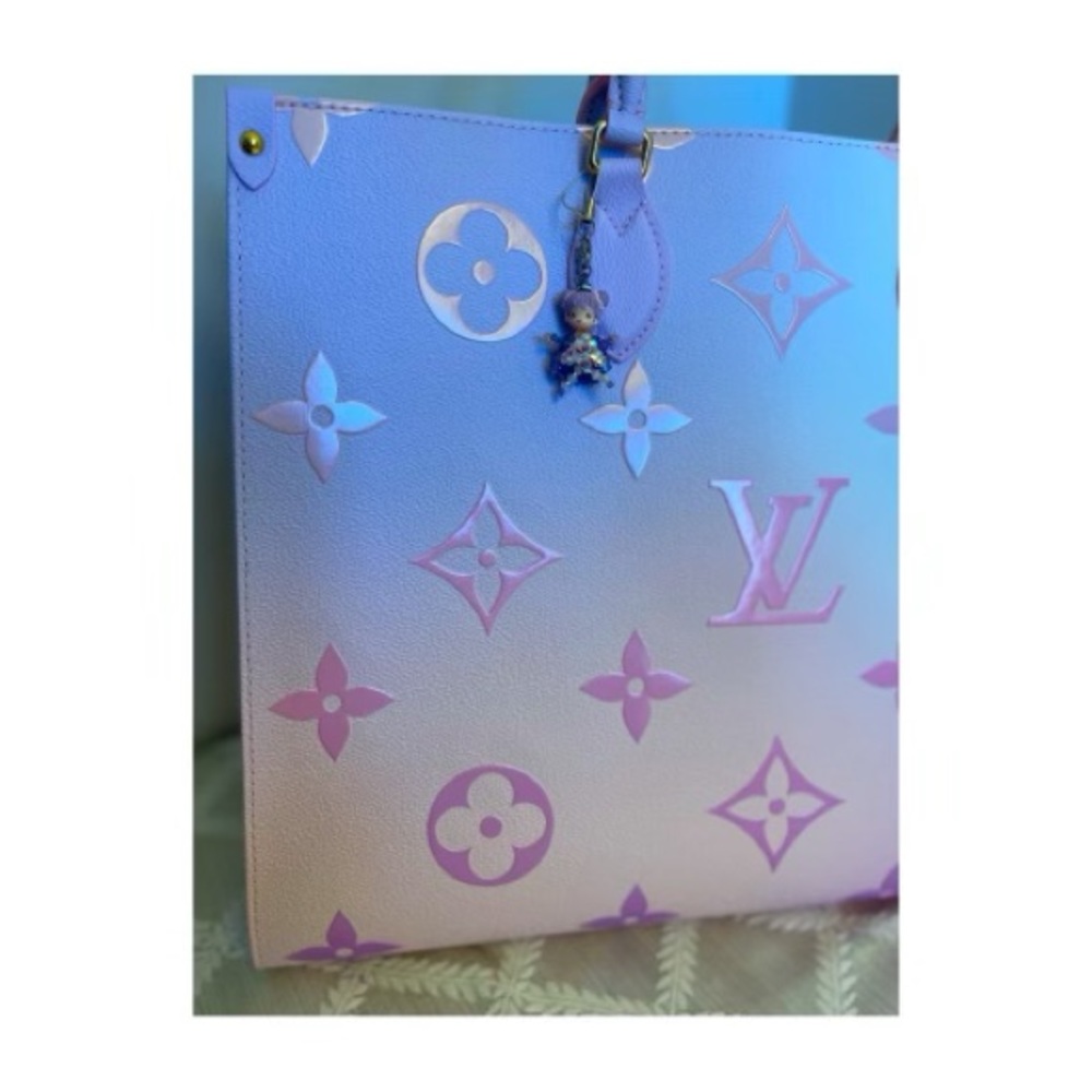 LOUIS VUITTON ONTHEGO GM IN SUNRISE PASTEL - Picture 3 of 10